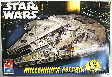 AMT 1/72 Star Wars Cut Away Millennium Falcon, 38305 plastic model kit